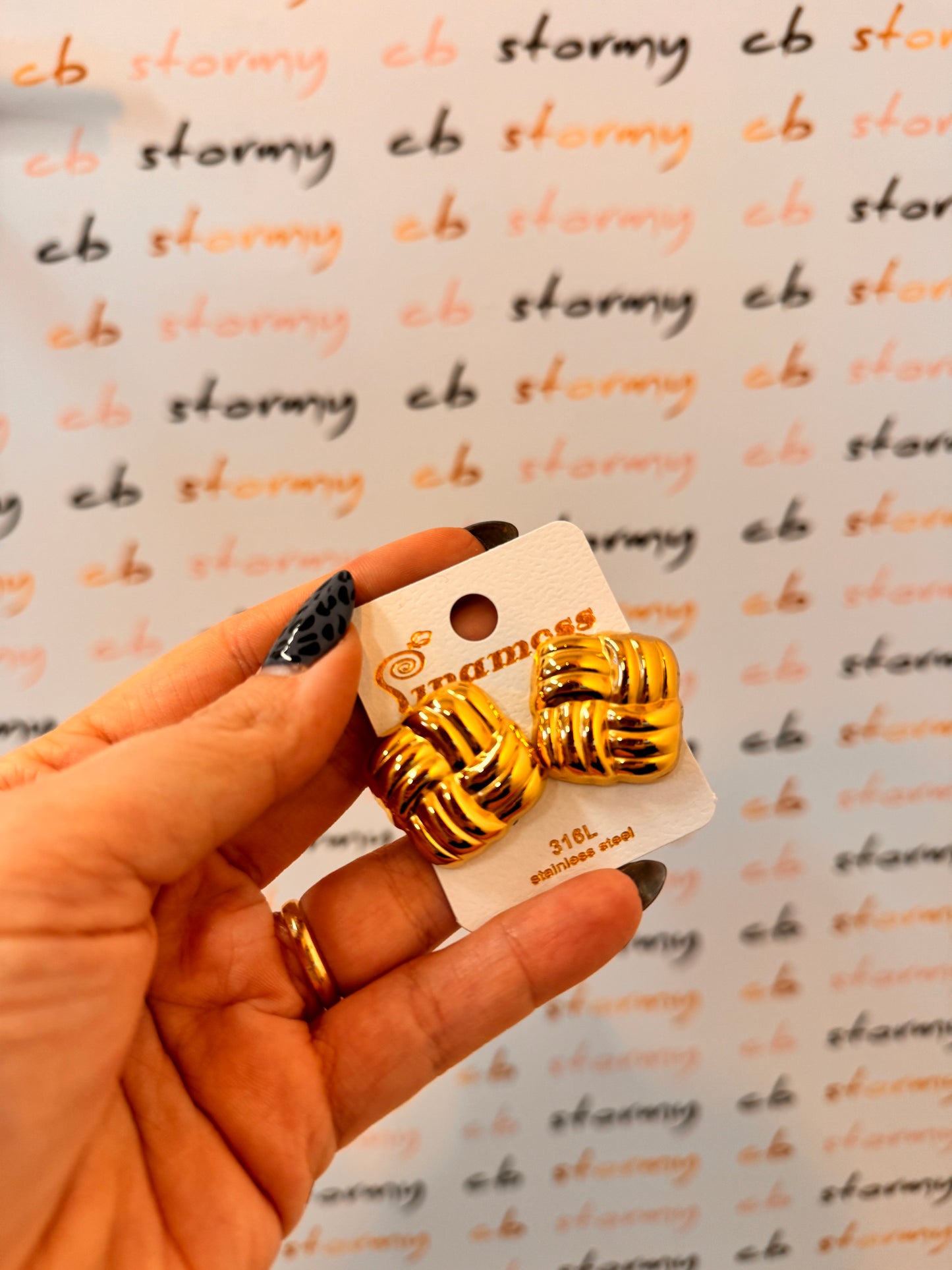 Square strand earrings