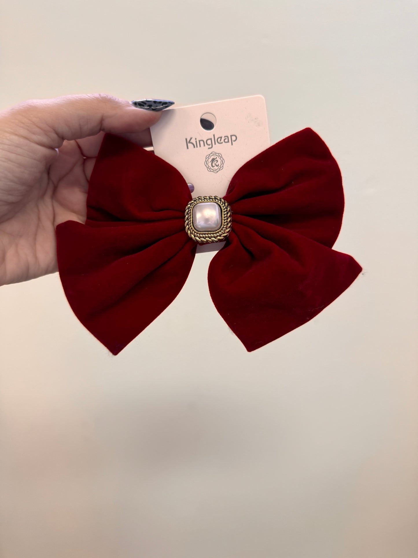 Velvet pearl bow clip