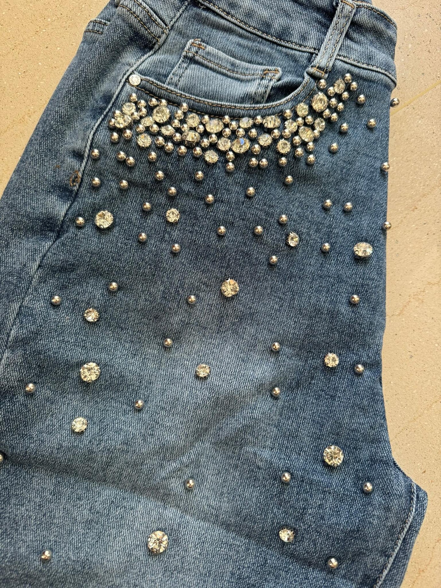 VIRAL JEAN STRASS