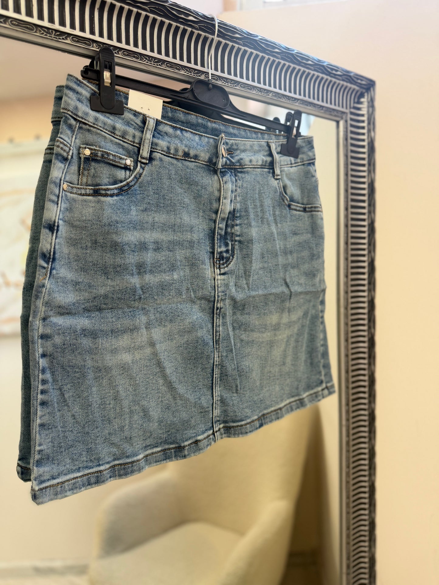 Niki Mini Skirt
